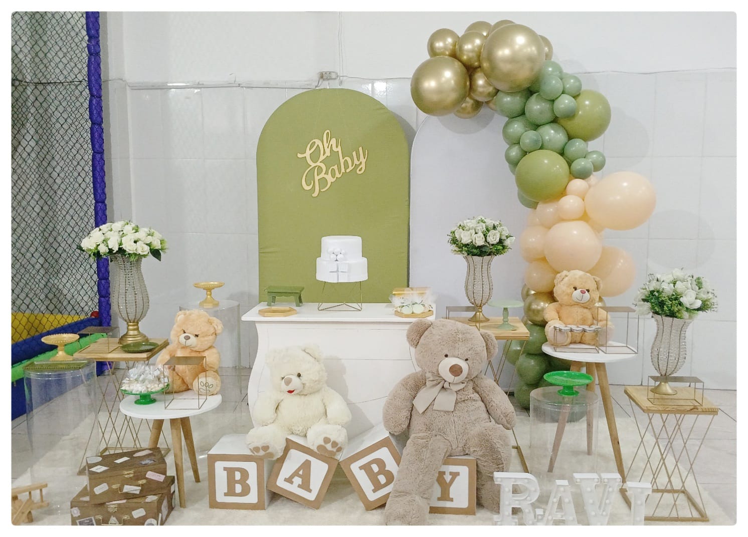 Chá de bebê verde e dourado